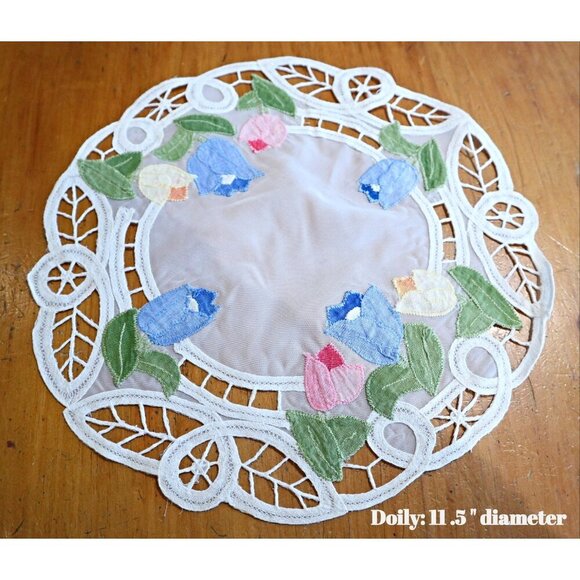 2 Doilies Doily Applique Tulips Vintage Doilies - Picture 2 of 3